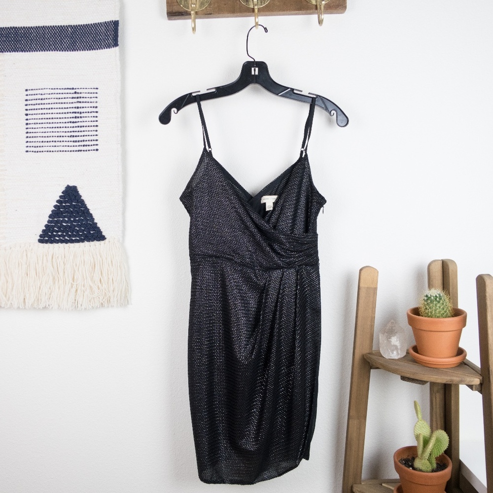 URBAN OUTFITTERS - Shiny Woven Black Dress